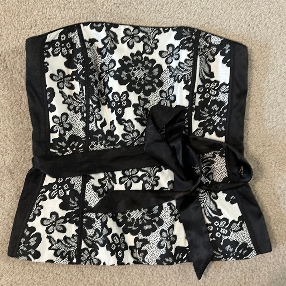 White House black market top